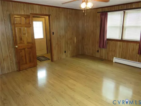 Living - 21 E Gray St, Sandston, VA 23150 photo 4 of 5