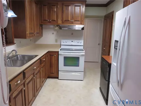 Kitchen - 21 E Gray St, Sandston, VA 23150 photo 2 of 4