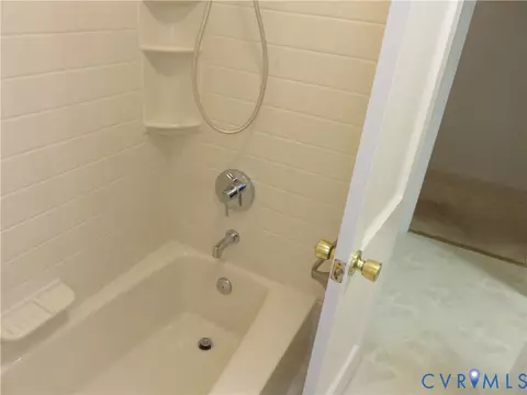 Bath - 21 E Gray St, Sandston, VA 23150 photo 2 of 3