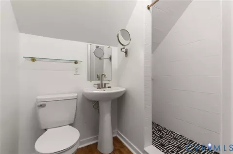Bath - 4825 Brook Rd, Richmond, VA 23227 photo 3 of 4