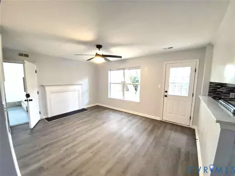 Living - 54 George Ct, Hampton, VA 23663 photo 3 of 5
