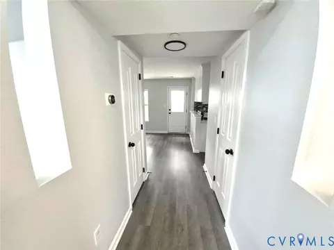 Entry Way - 54 George Ct, Hampton, VA 23663 photo 4 of 5