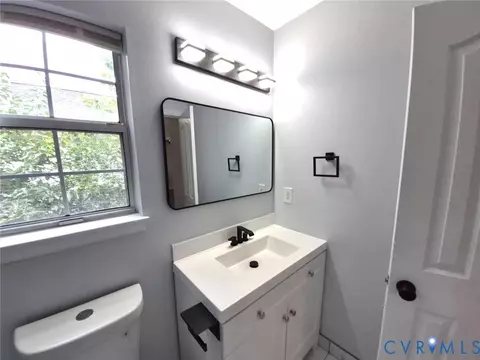 Bath - 54 George Ct, Hampton, VA 23663 photo 3 of 5