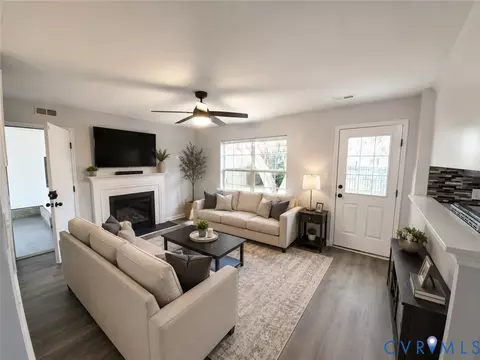 Living - 54 George Ct, Hampton, VA 23663 photo 1 of 5