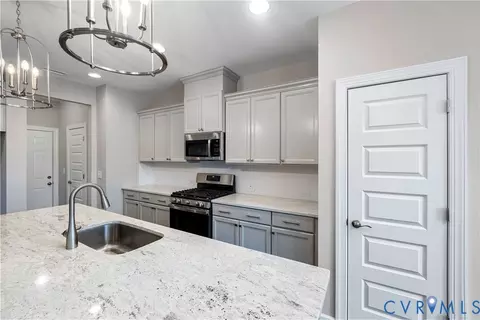Kitchen - 17318 Elixir Ct, Moseley, VA 23120 photo 2 of 3