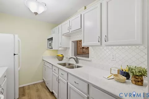 Kitchen - 11733 N Briar Patch Dr, Midlothian, VA 23113 photo 1 of 4