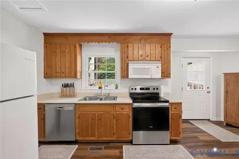 Kitchen - 7248 Full Rack Dr, Midlothian, VA 23112 photo 2 of 3