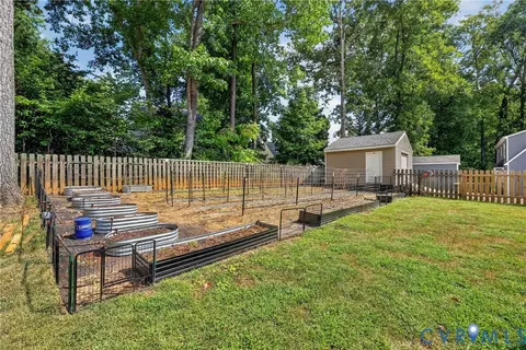 Exterior - 7248 Full Rack Dr, Midlothian, VA 23112 photo 8 of 10