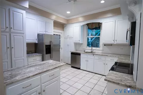 Kitchen - 1403 Grove Ave, Richmond, VA 23220 photo 2 of 3