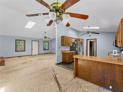 Living - 15971 Branchs Rd, Dewitt, VA 23840 photo 7 of 7