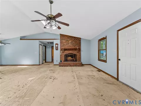 Living - 15971 Branchs Rd, Dewitt, VA 23840 photo 3 of 7