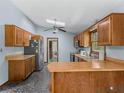 Kitchen - 15971 Branchs Rd, Dewitt, VA 23840 photo 1 of 3