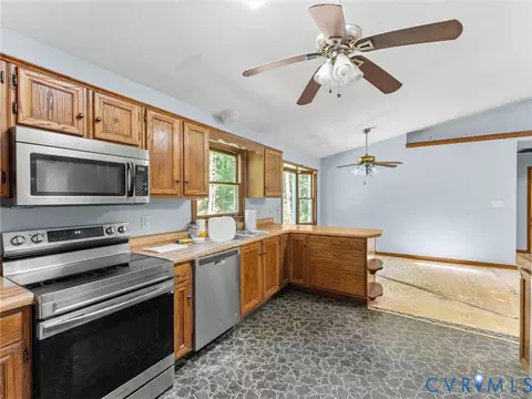 Kitchen - 15971 Branchs Rd, Dewitt, VA 23840 photo 3 of 3