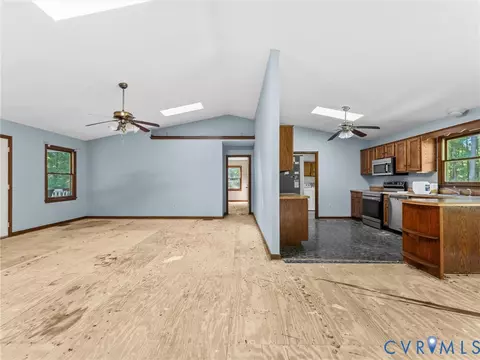 Living - 15971 Branchs Rd, Dewitt, VA 23840 photo 6 of 7