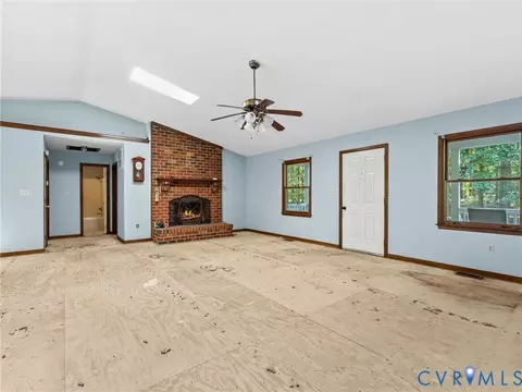 Living - 15971 Branchs Rd, Dewitt, VA 23840 photo 4 of 7
