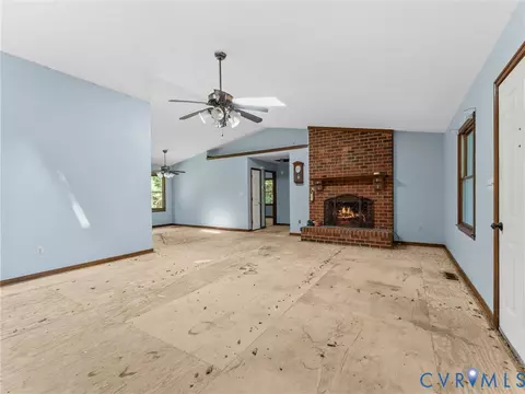 Living - 15971 Branchs Rd, Dewitt, VA 23840 photo 2 of 7