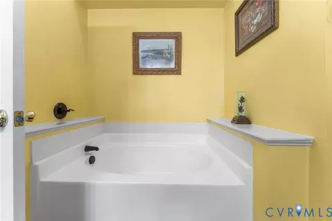 Bath - 6924 Lakeside Dr, Hayes, VA 23072 photo 3 of 5