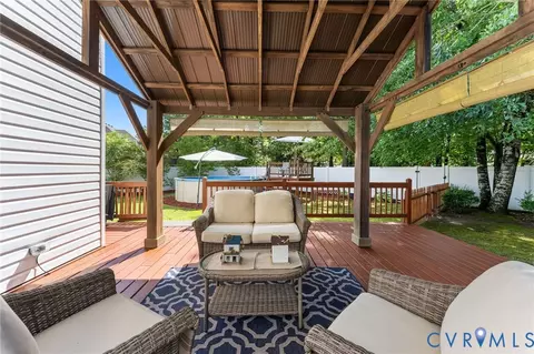 Exterior - 6924 Lakeside Dr, Hayes, VA 23072 photo 3 of 6