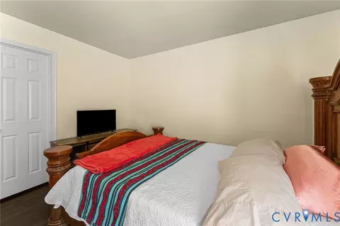 Bedroom - 6924 Lakeside Dr, Hayes, VA 23072 photo 5 of 7