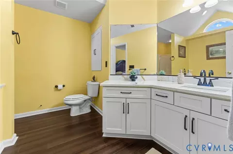 Bath - 6924 Lakeside Dr, Hayes, VA 23072 photo 2 of 5