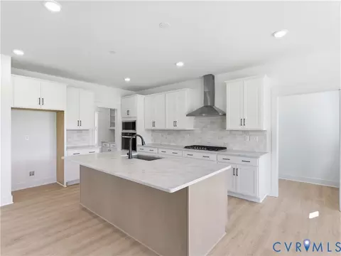 Kitchen - 18112 Copper Fox Loop, Moseley, VA 23120 photo 2 of 2