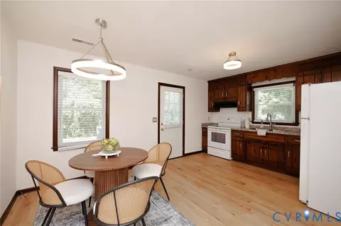 Dining - 20520 Cox Rd, Sutherland, VA 23885 photo 2 of 2