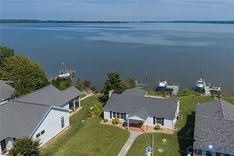 128 Rappahannock Beach Dr, Tappahannock, VA 22560