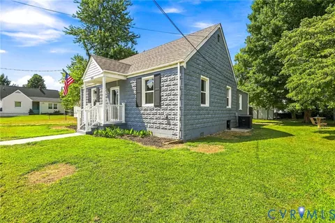 402 Stuart Ave, Colonial Heights, VA 23834
