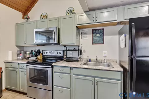 Kitchen - 388 Spitz Ln #B, Basye, VA 22810 photo 1 of 3