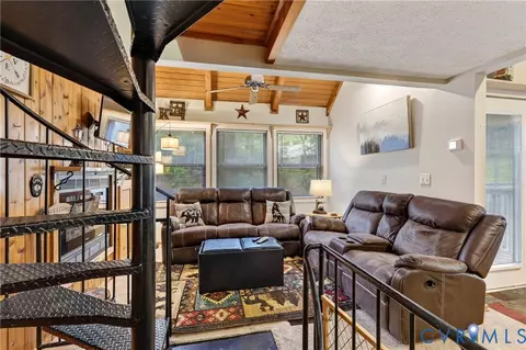 Living - 388 Spitz Ln #B, Basye, VA 22810 photo 2 of 3