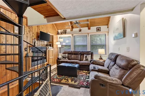 Living - 388 Spitz Ln #B, Basye, VA 22810 photo 3 of 3