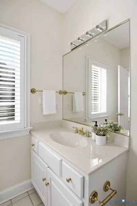 Bath - 22 E Square Ln, Richmond, VA 23238 photo 6 of 8