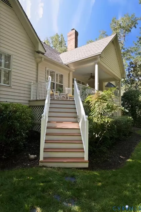 Exterior - 22 E Square Ln, Richmond, VA 23238 photo 9 of 15
