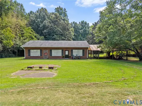 18541 W Pridesville Rd, Amelia Court House, VA 23002