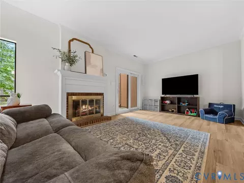 Living - 11781 N Briar Patch Dr, Midlothian, VA 23113 photo 2 of 5
