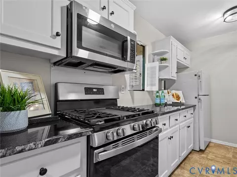 Kitchen - 11781 N Briar Patch Dr, Midlothian, VA 23113 photo 3 of 3