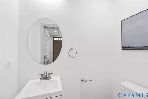 Bath - 1806 3rd Ave, Richmond, VA 23222 photo 1 of 6
