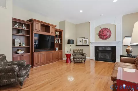 Living - 3012 Hedgeway Pl, Midlothian, VA 23113 photo 2 of 5