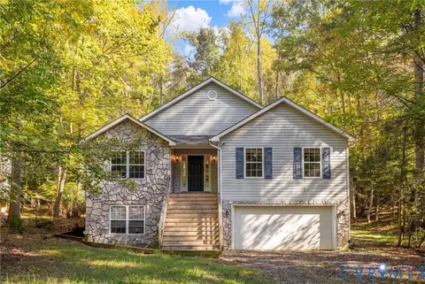 835 Eastover Pkwy, Locust Grove, VA 22508