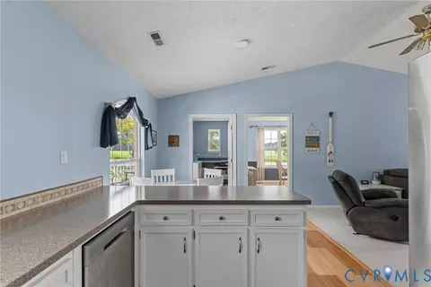 Kitchen - 20 Lynns Ln, Wake, VA 23176 photo 2 of 4