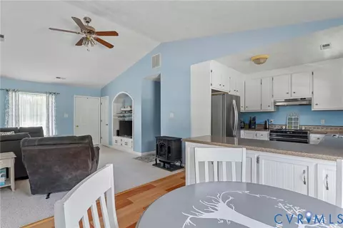 Entry Way - 20 Lynns Ln, Wake, VA 23176 photo 1 of 1
