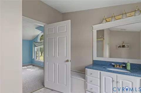 Bath - 20 Lynns Ln, Wake, VA 23176 photo 2 of 4