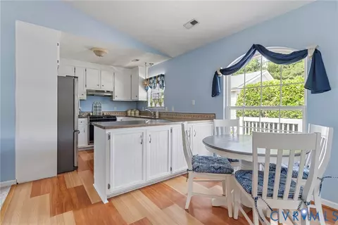 Kitchen - 20 Lynns Ln, Wake, VA 23176 photo 4 of 4