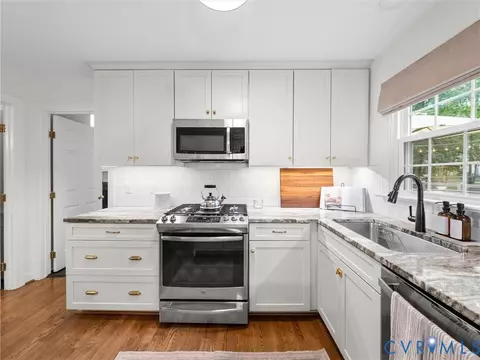Kitchen - 2361 Edgeview Ln, Midlothian, VA 23113 photo 3 of 7