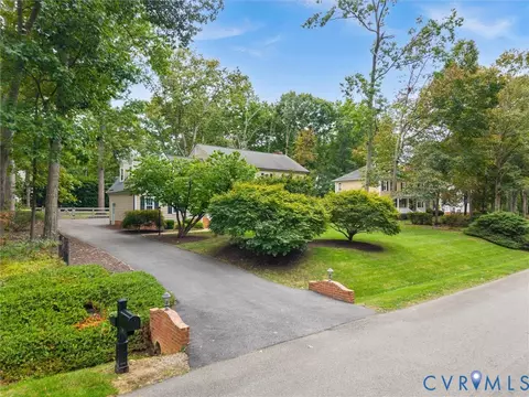 Exterior - 2361 Edgeview Ln, Midlothian, VA 23113 photo 5 of 23