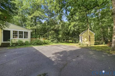 Exterior - 2120 Heathland Dr, Midlothian, VA 23113 photo 8 of 10