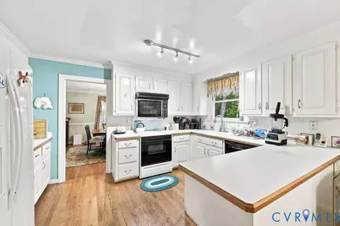 Kitchen - 2120 Heathland Dr, Midlothian, VA 23113 photo 1 of 3