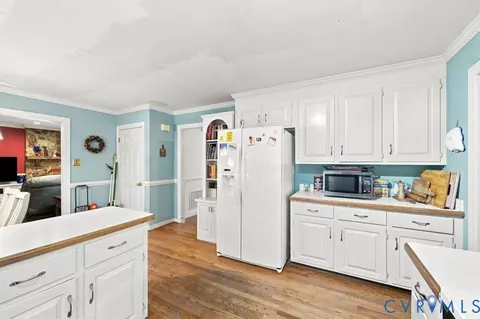 Kitchen - 2120 Heathland Dr, Midlothian, VA 23113 photo 3 of 3
