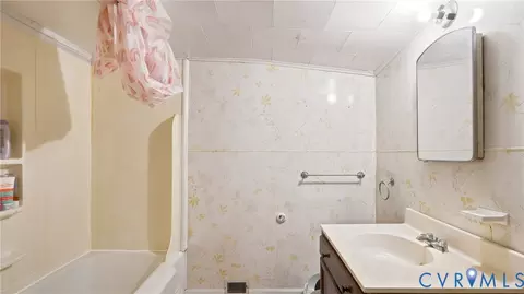 Bath - 1076 Mount Laurel Rd, Clover, VA 24534 photo 2 of 2