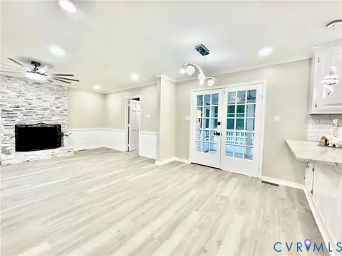 Living - 1841 Featherstone Dr, Midlothian, VA 23113 photo 3 of 9